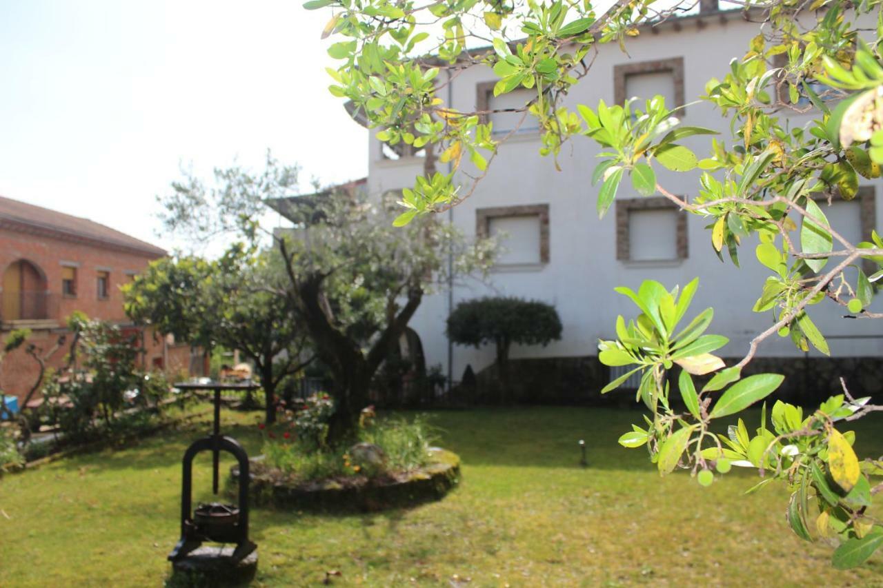 At San Miguel O Jarandilla de la Vera Exterior foto